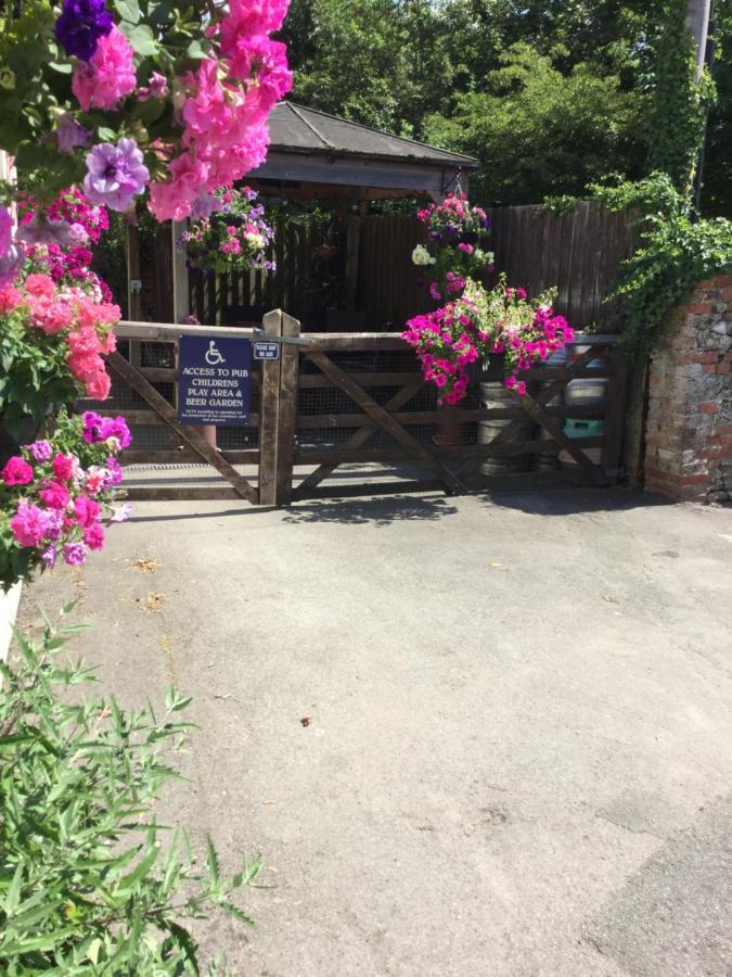 The Bell Inn Salisbury Buitenkant foto