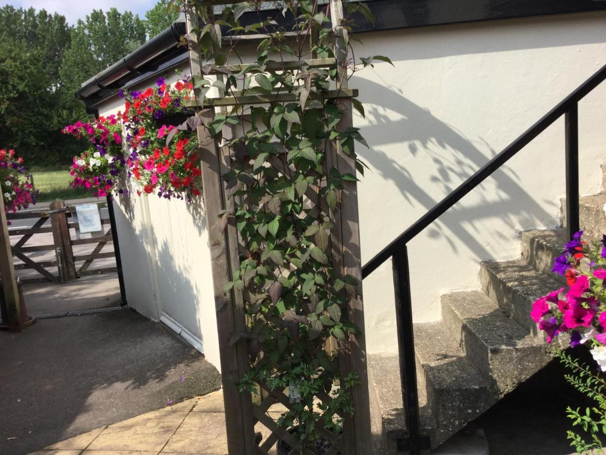 The Bell Inn Salisbury Buitenkant foto