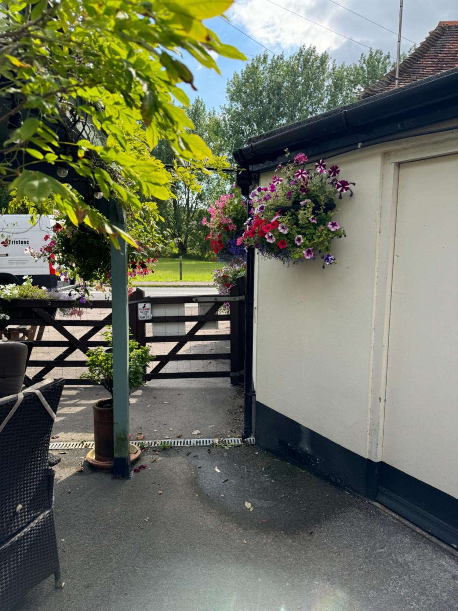 The Bell Inn Salisbury Buitenkant foto